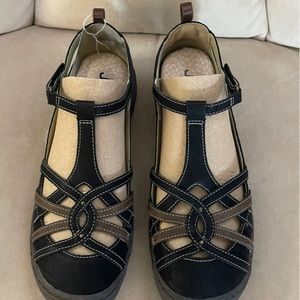 JBU DOVE MEMORY FOAM SZ9 BNIB